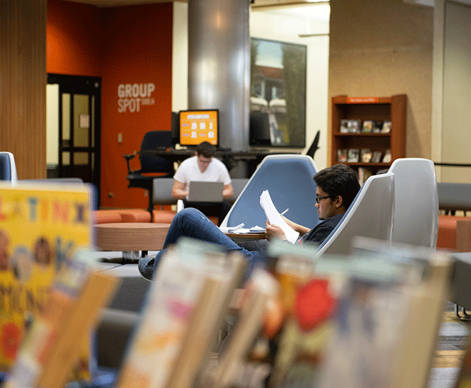 UTSA students studying
